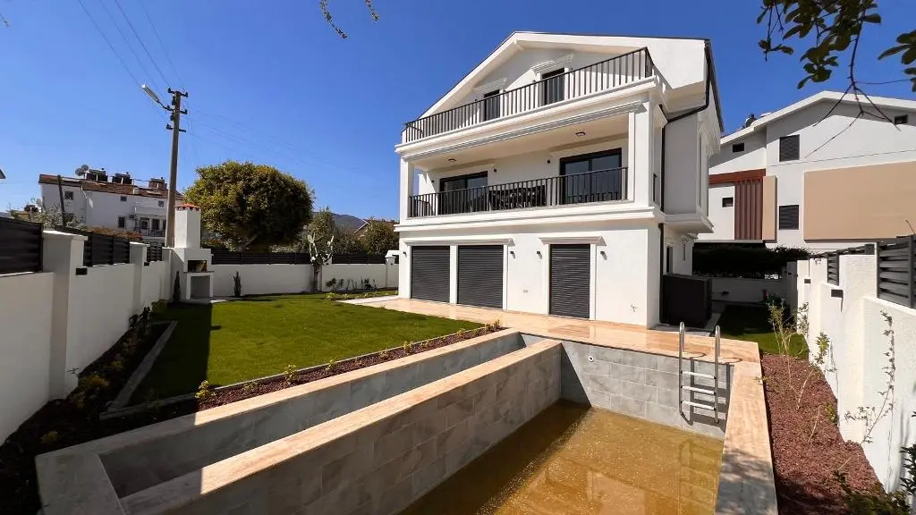Property in Babatasi